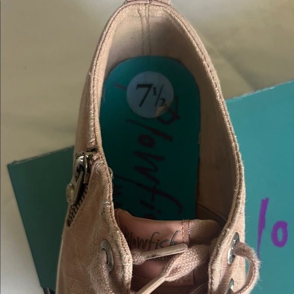 Blowfish Women's Mauve Sneakers - Picture 2 of 4